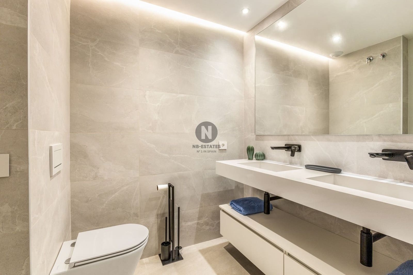 2 bedroom Penthouse for sale in Playa San Juan with pool garage - € 1,280,000 (Ref: 9716702)
