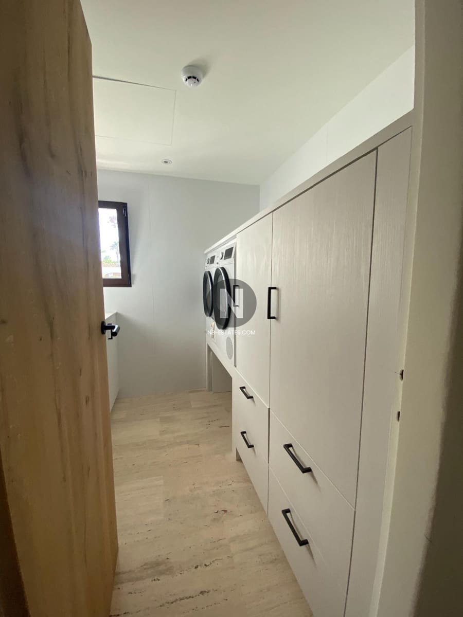 5 bedroom Villa for sale in Benissa with pool - € 2,590,000 (Ref: 9727646)