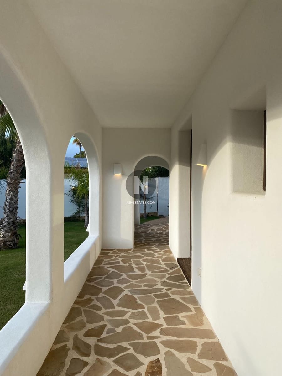 5 bedroom Villa for sale in Benissa with pool - € 2,590,000 (Ref: 9727646)