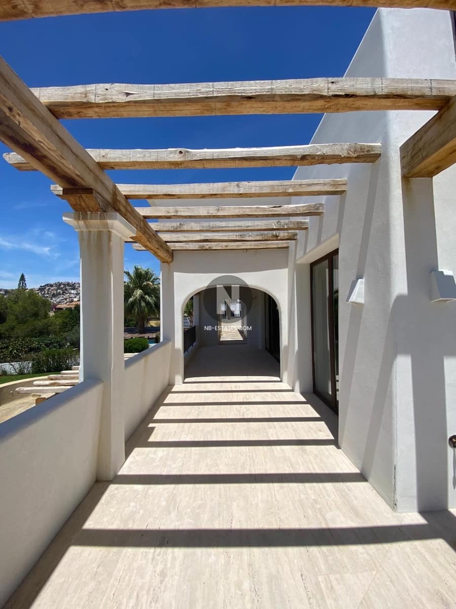 5 bedroom Villa for sale in Benissa with pool - € 2,590,000 (Ref: 9727646)