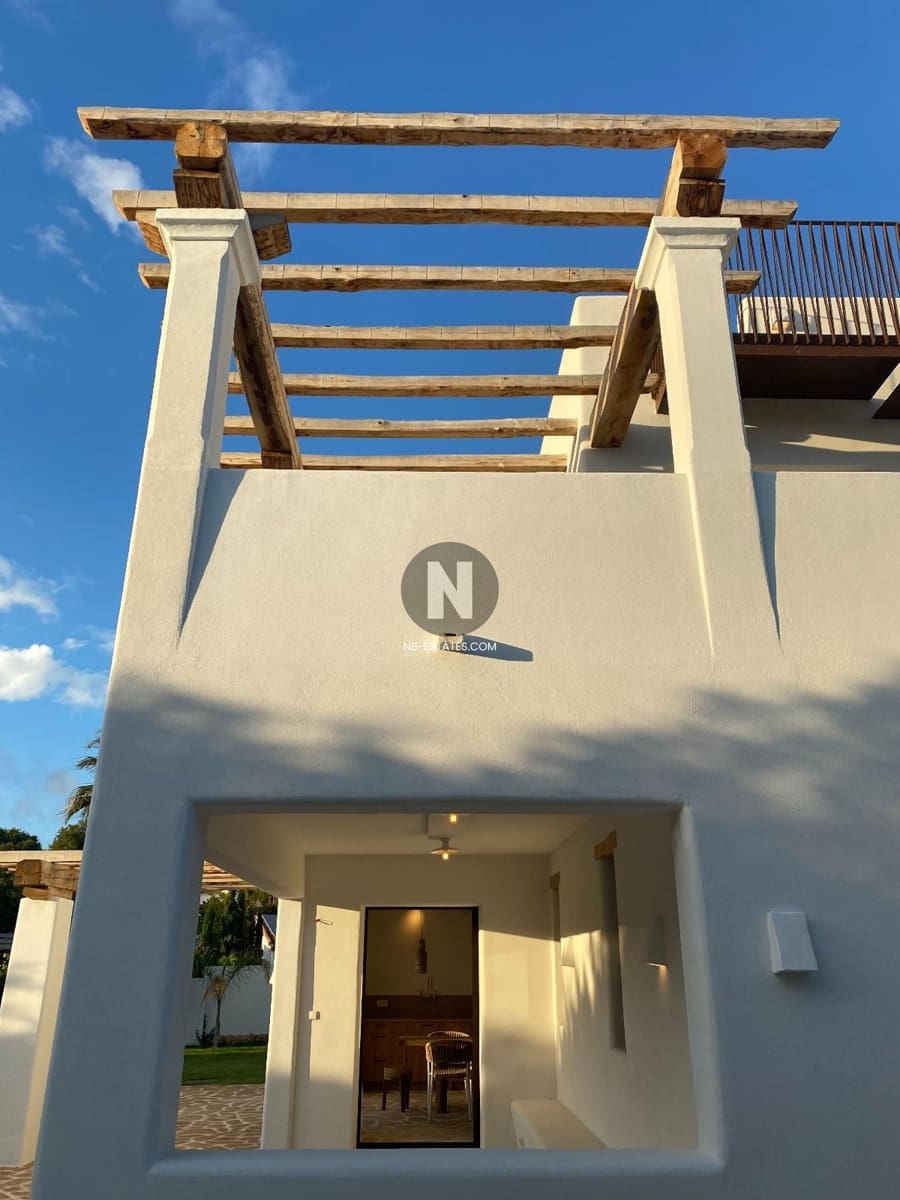 5 bedroom Villa for sale in Benissa with pool - € 2,590,000 (Ref: 9727646)