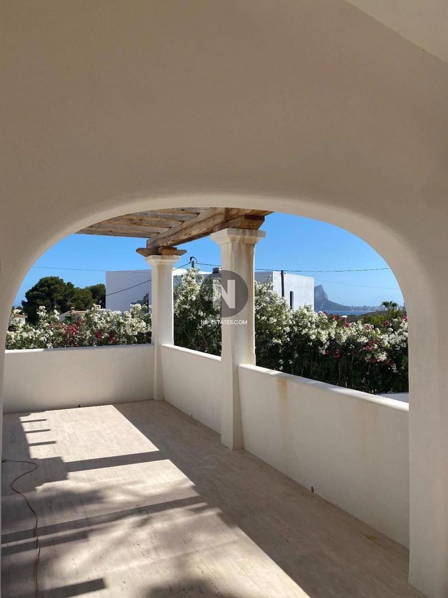 5 bedroom Villa for sale in Benissa with pool - € 2,590,000 (Ref: 9727646)