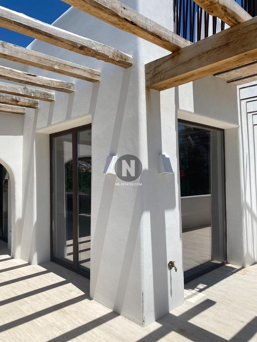 5 bedroom Villa for sale in Benissa with pool - € 2,590,000 (Ref: 9727646)