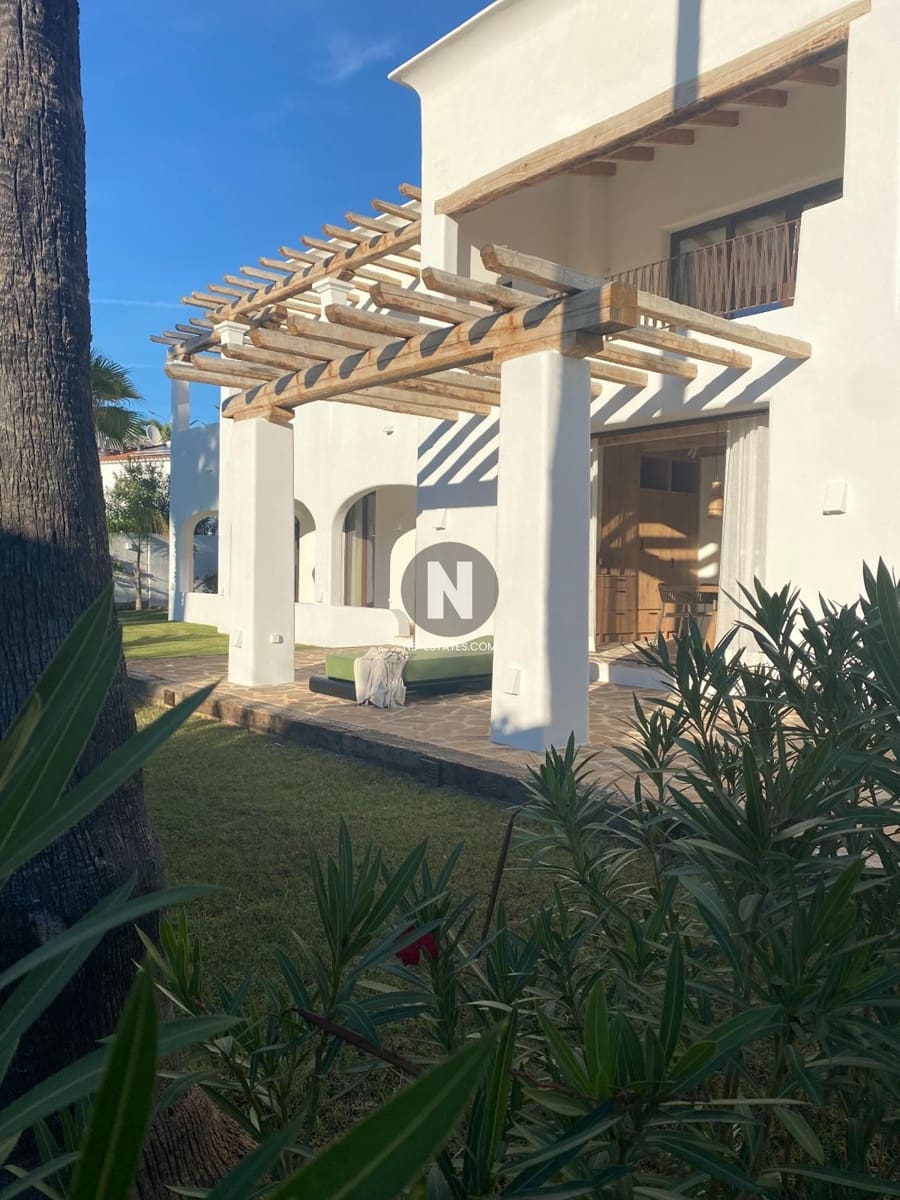 5 bedroom Villa for sale in Benissa with pool - € 2,590,000 (Ref: 9727646)