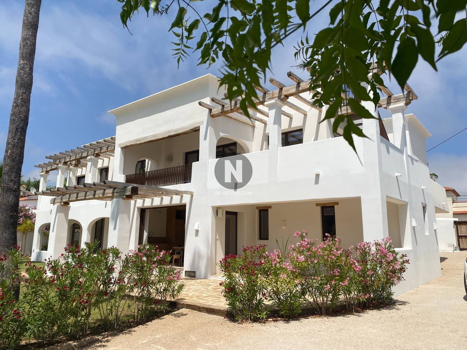 5 bedroom Villa for sale in Benissa with pool - € 2,590,000 (Ref: 9727646)