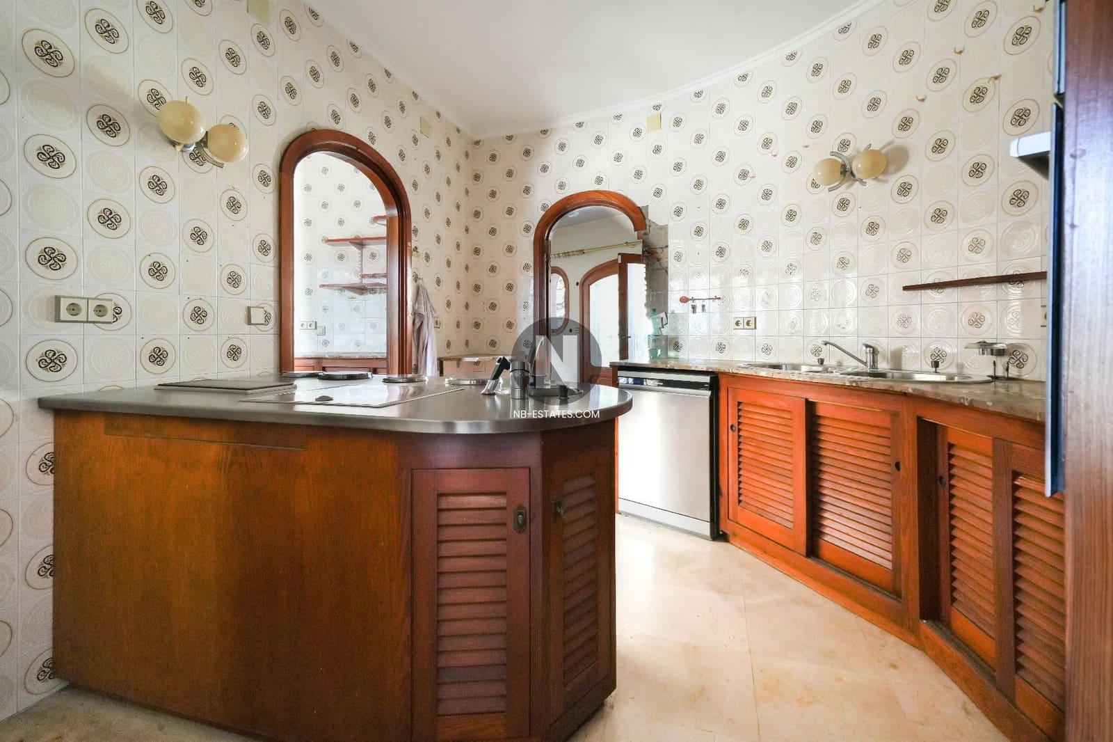 Villa for sale in Moraira - € 1,890,000 (Ref: 9743982)