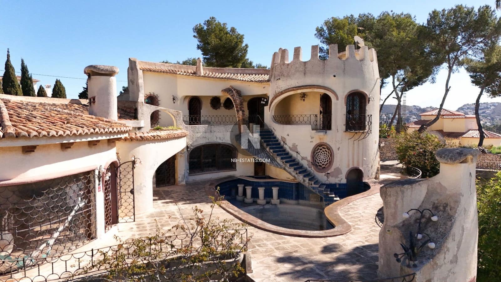 Villa for sale in Moraira - € 1,890,000 (Ref: 9743982)