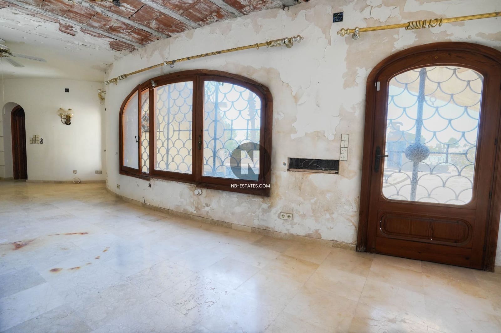 Villa for sale in Moraira - € 1,890,000 (Ref: 9743982)