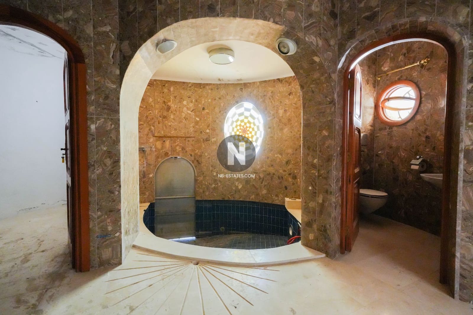 Villa for sale in Moraira - € 1,890,000 (Ref: 9743982)