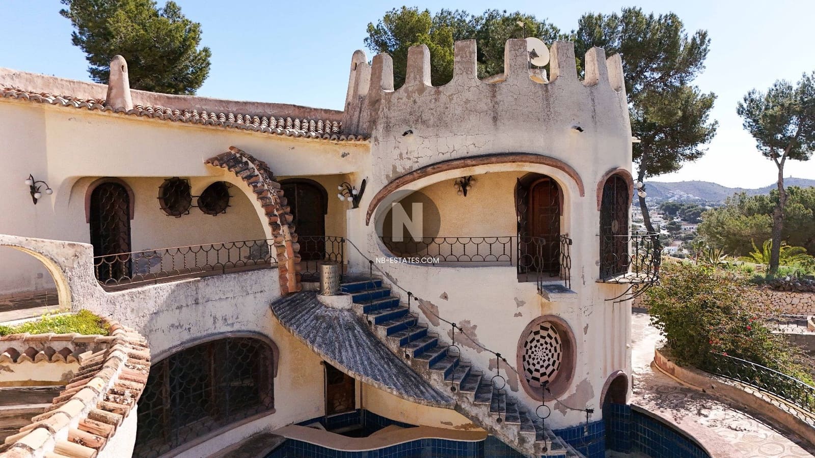 Villa for sale in Moraira - € 1,890,000 (Ref: 9743982)