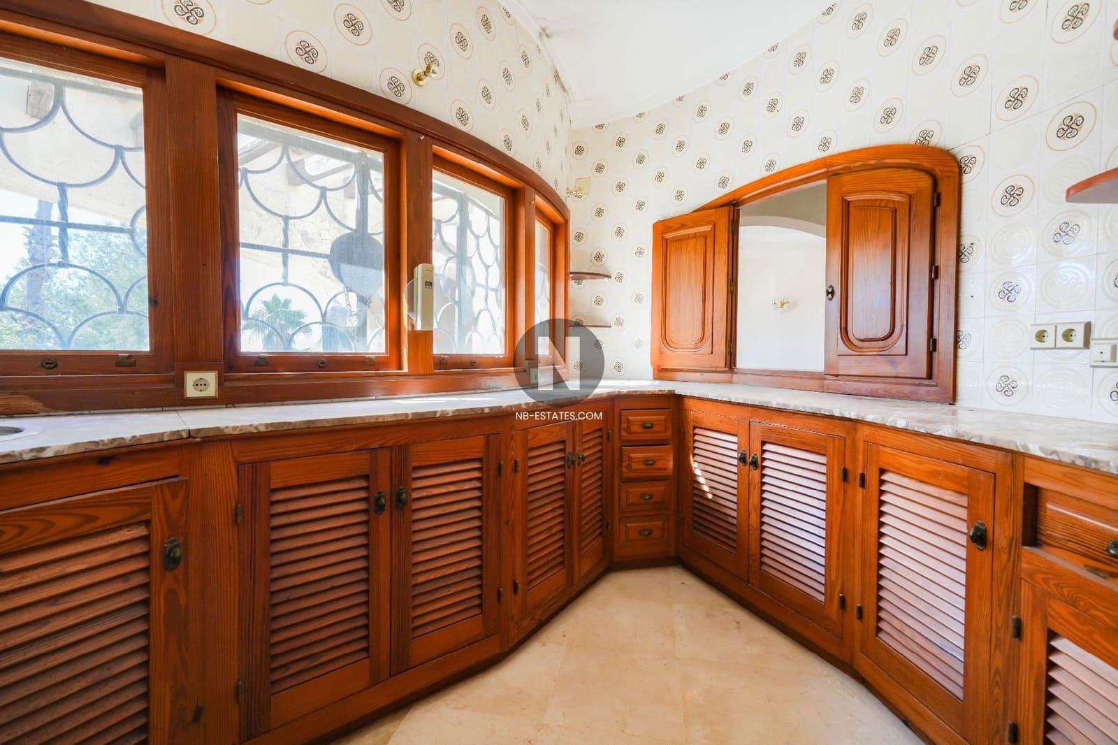 Villa for sale in Moraira - € 1,890,000 (Ref: 9743982)