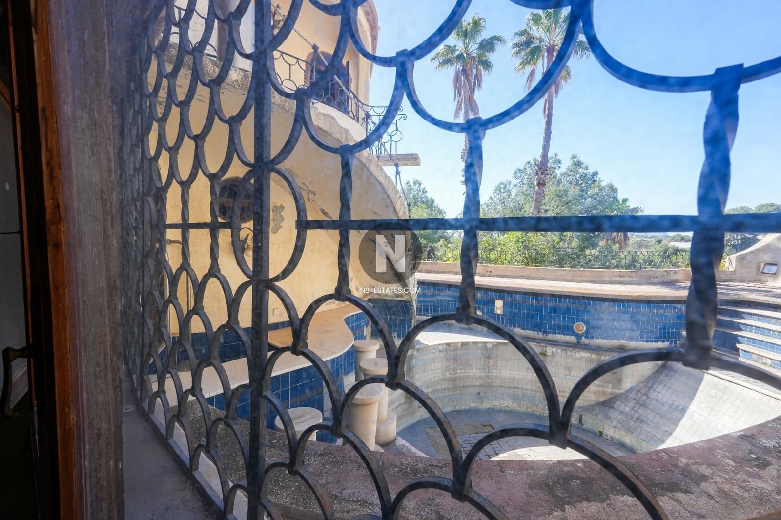 Villa for sale in Moraira - € 1,890,000 (Ref: 9743982)