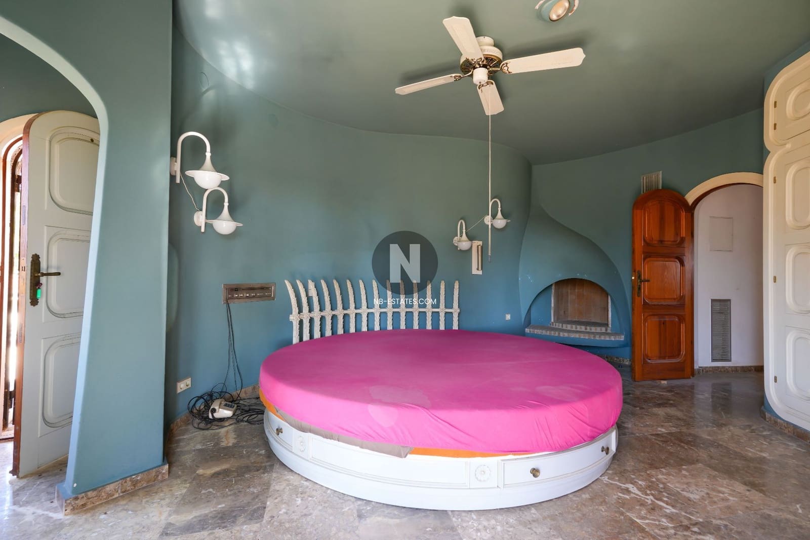 Villa for sale in Moraira - € 1,890,000 (Ref: 9743982)