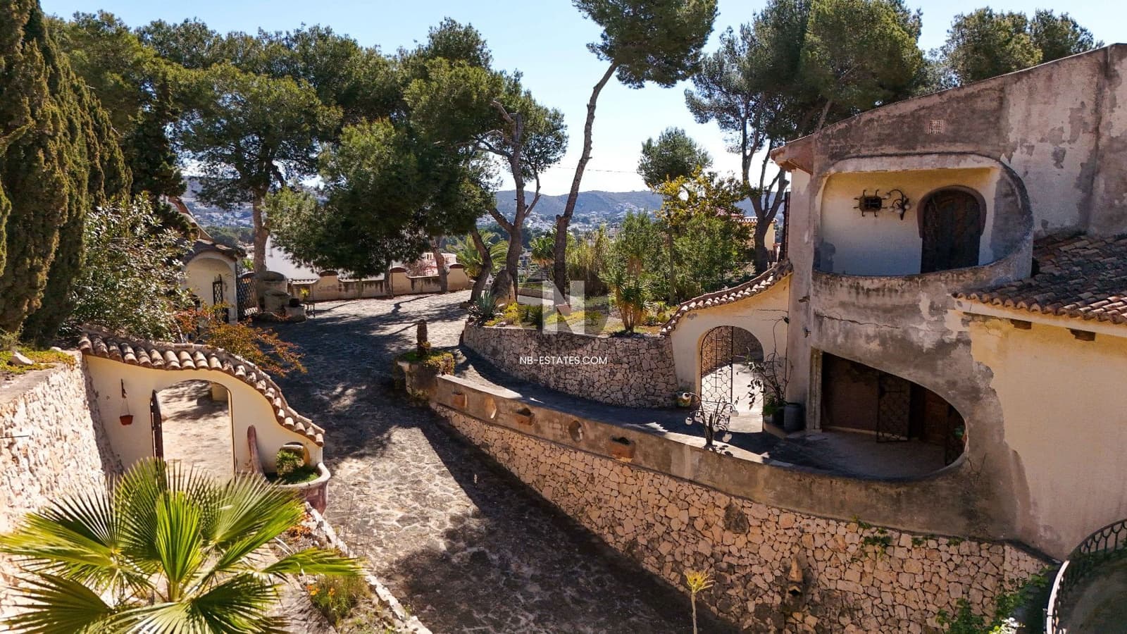 Villa for sale in Moraira - € 1,890,000 (Ref: 9743982)