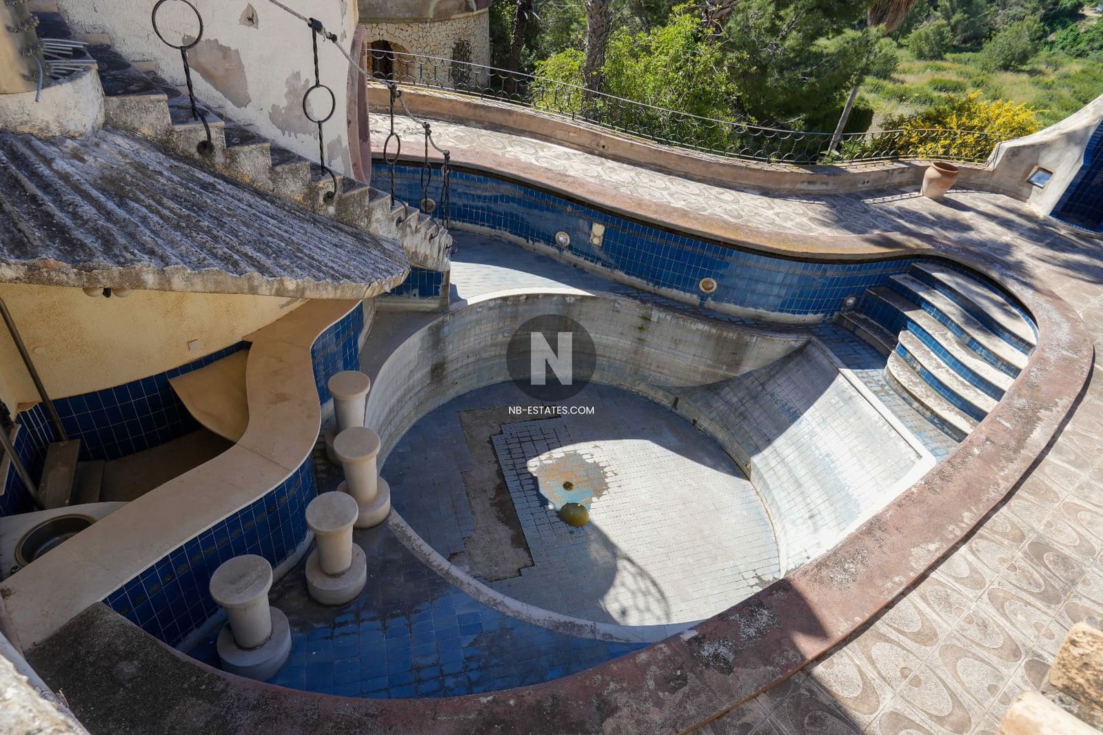 Villa for sale in Moraira - € 1,890,000 (Ref: 9743982)