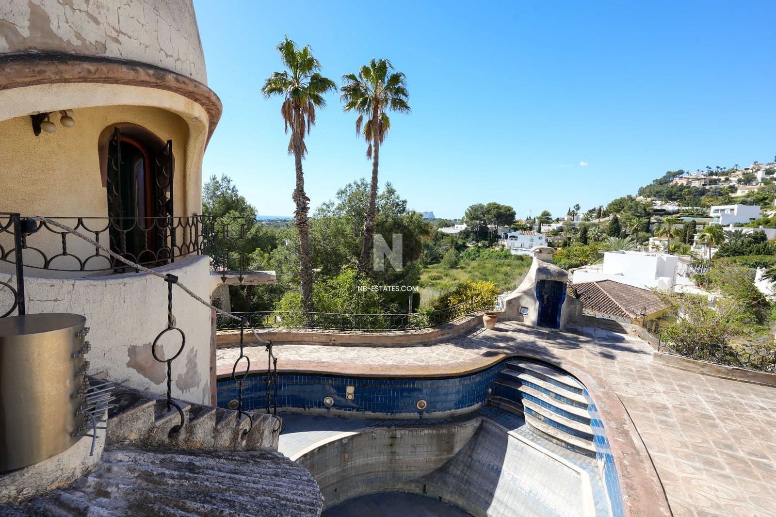 Villa for sale in Moraira - € 1,890,000 (Ref: 9743982)