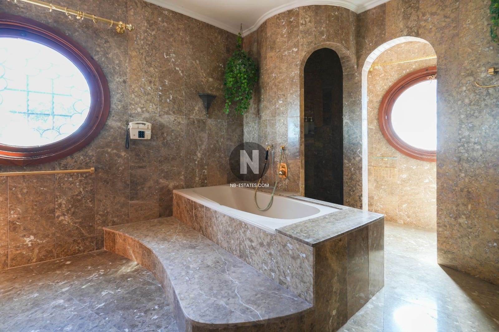 Villa for sale in Moraira - € 1,890,000 (Ref: 9743982)