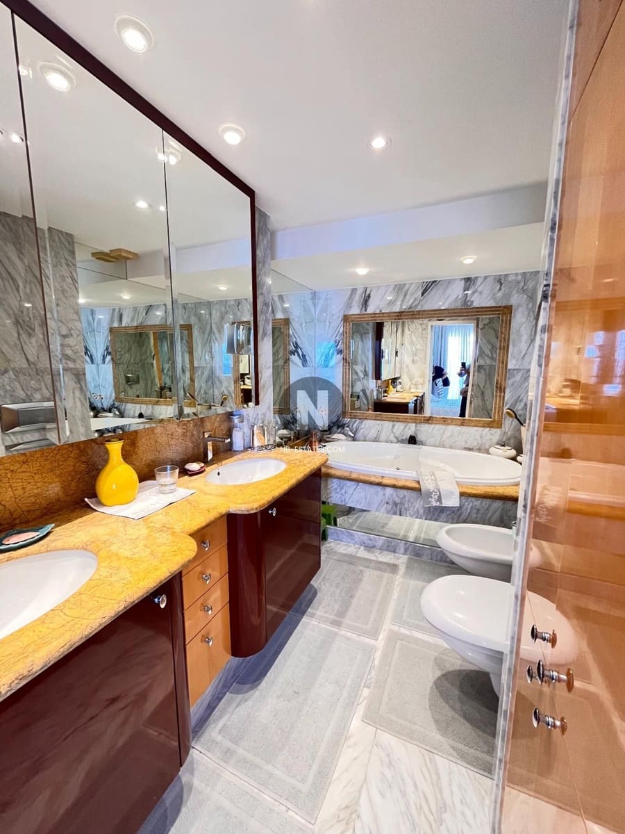 2 soverom Penthouse til salgs i Costa Adeje med svømmebasseng - € 950 000 (Ref: 9758219)