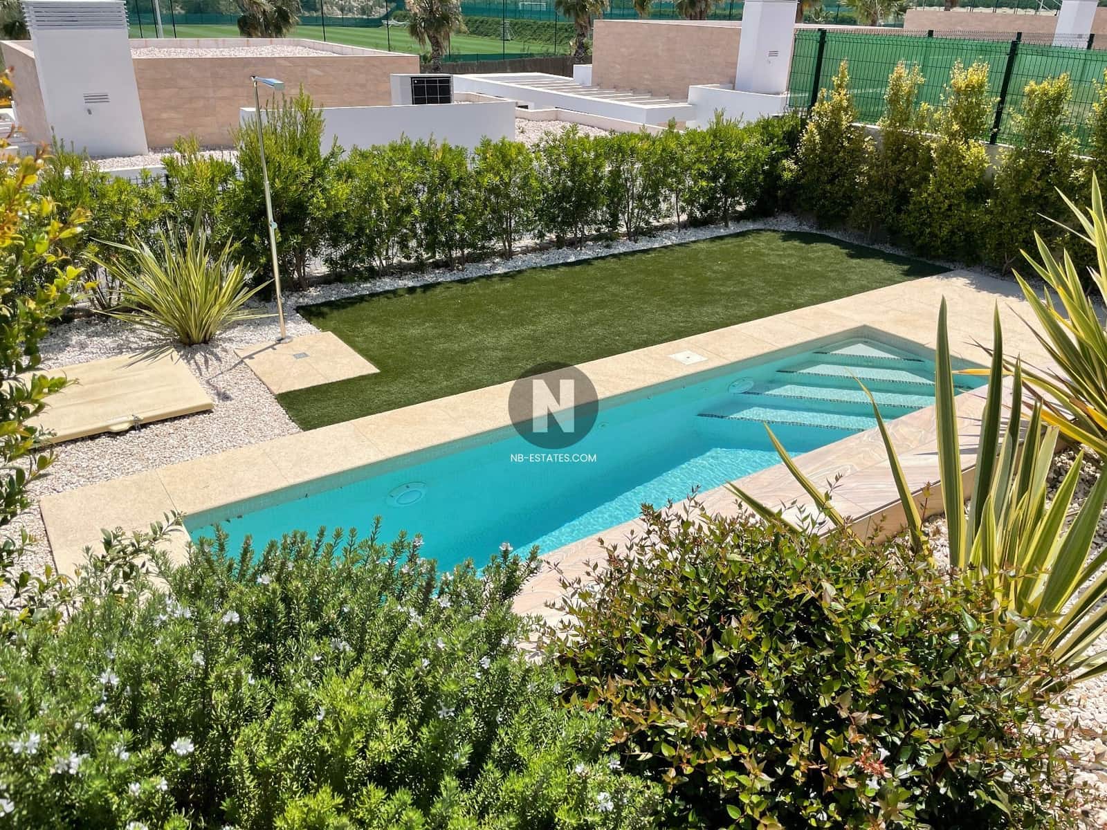 4 makuuhuone Huvila myytävänä paikassa Algorfa mukana uima-altaan 
autotalli - 595 000 € (Ref: 9793740)