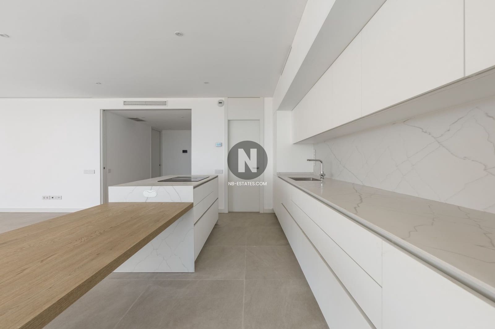 2 bedroom Penthouse for sale in Playa San Juan with pool garage - € 1,950,000 (Ref: 9833051)