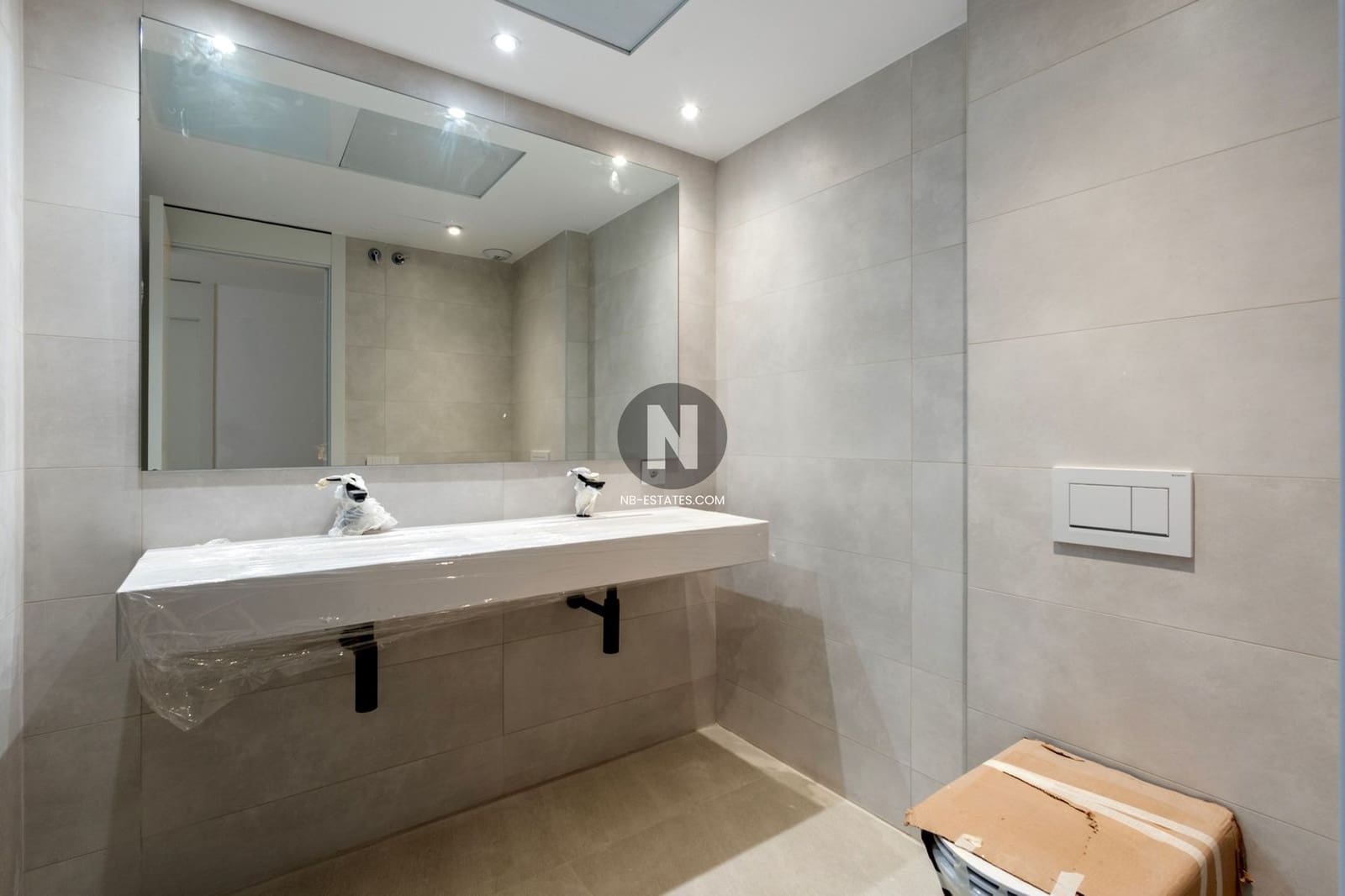 2 bedroom Penthouse for sale in Playa San Juan with pool garage - € 1,950,000 (Ref: 9833051)