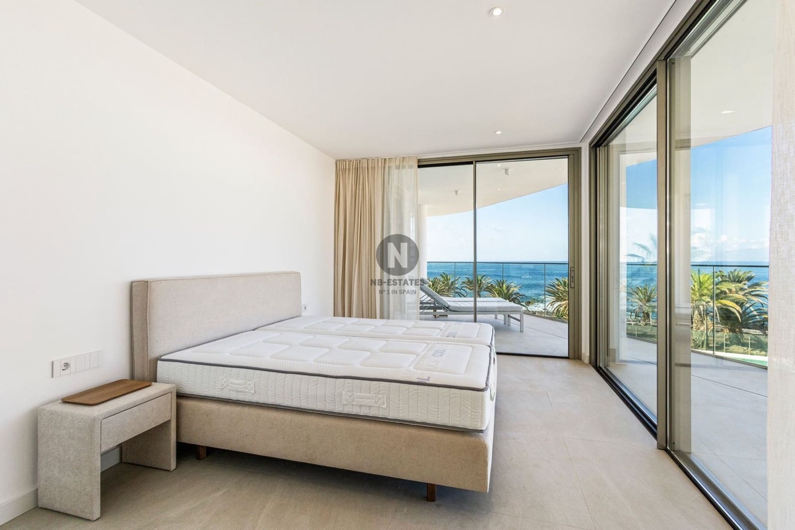 2 bedroom Penthouse for sale in Playa San Juan with pool garage - € 1,950,000 (Ref: 9833051)