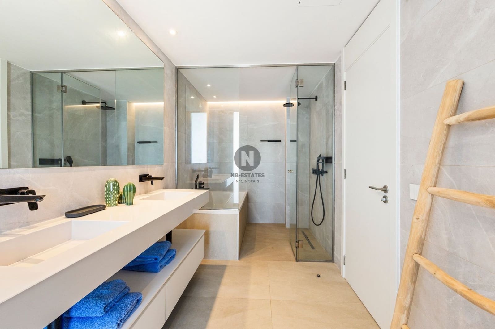 2 bedroom Penthouse for sale in Playa San Juan with pool garage - € 1,950,000 (Ref: 9833051)