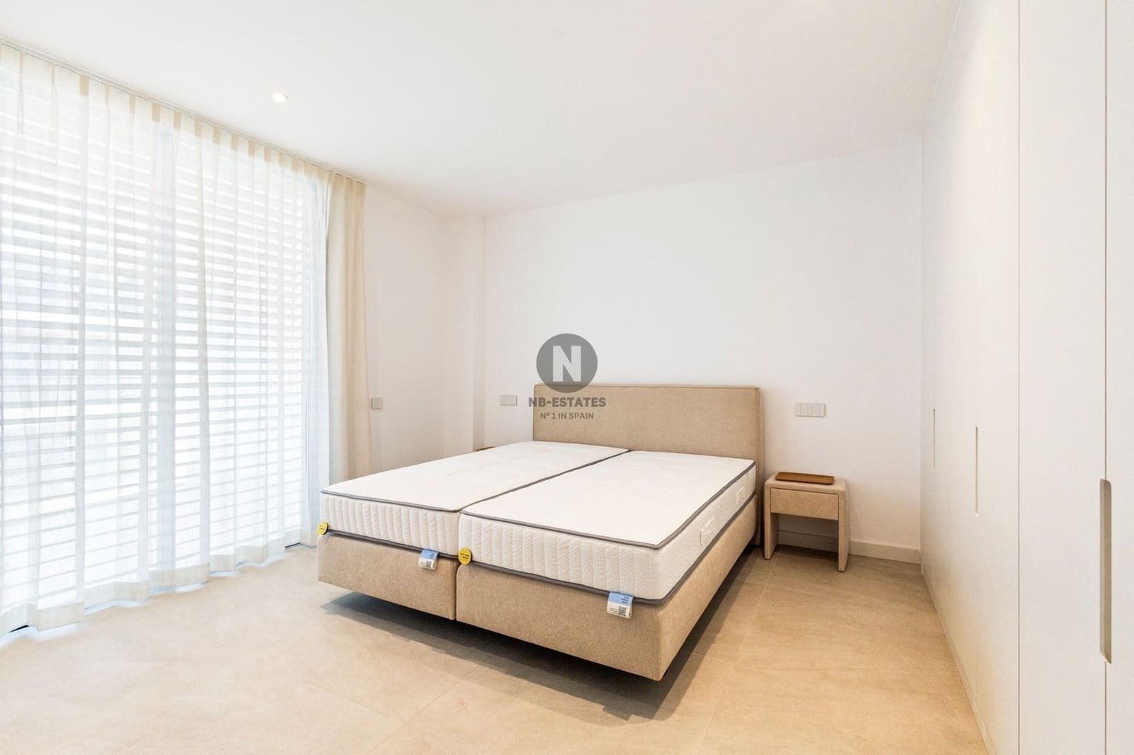 2 bedroom Penthouse for sale in Playa San Juan with pool garage - € 1,950,000 (Ref: 9833051)
