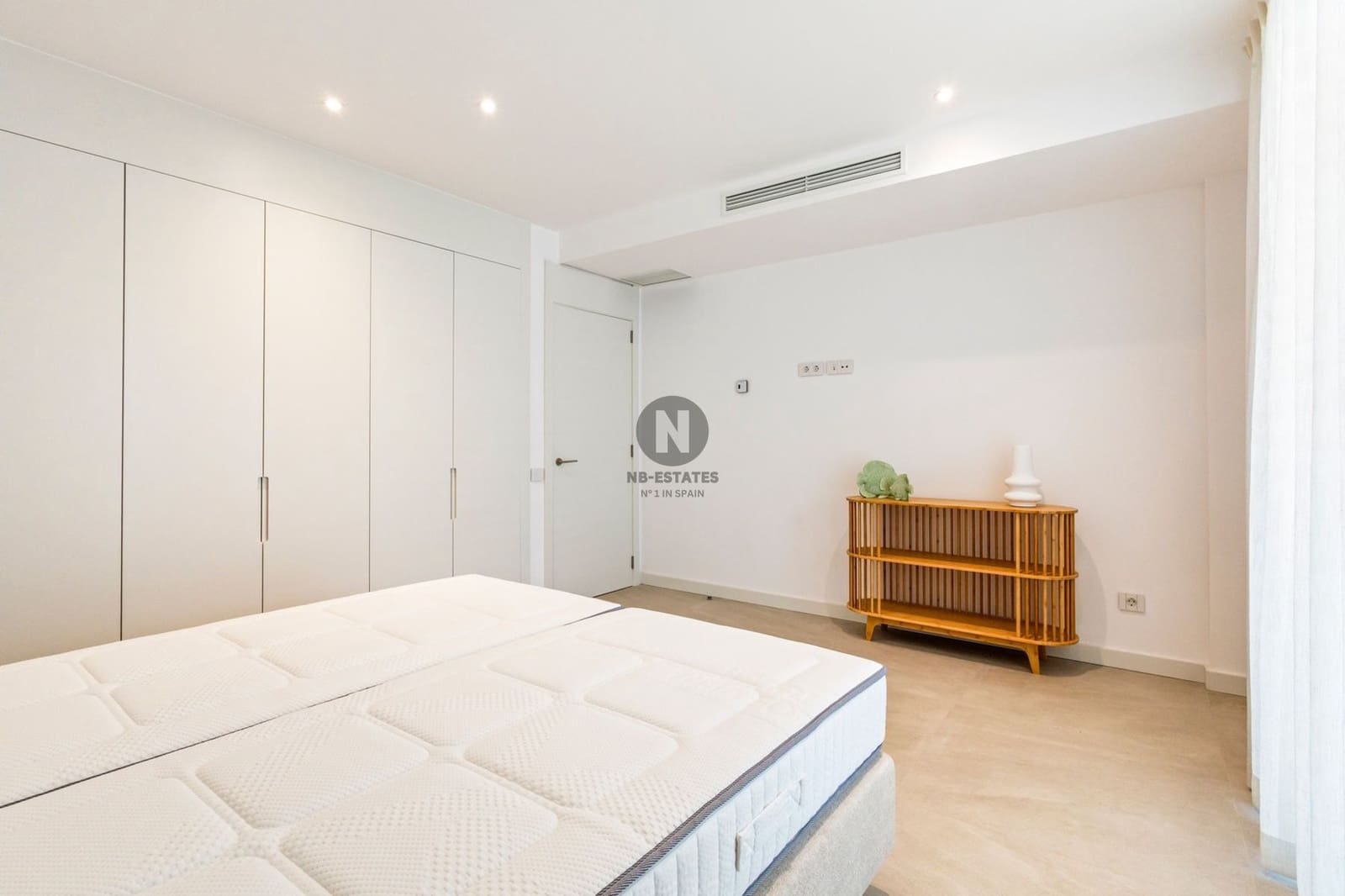 2 bedroom Penthouse for sale in Playa San Juan with pool garage - € 1,950,000 (Ref: 9833051)