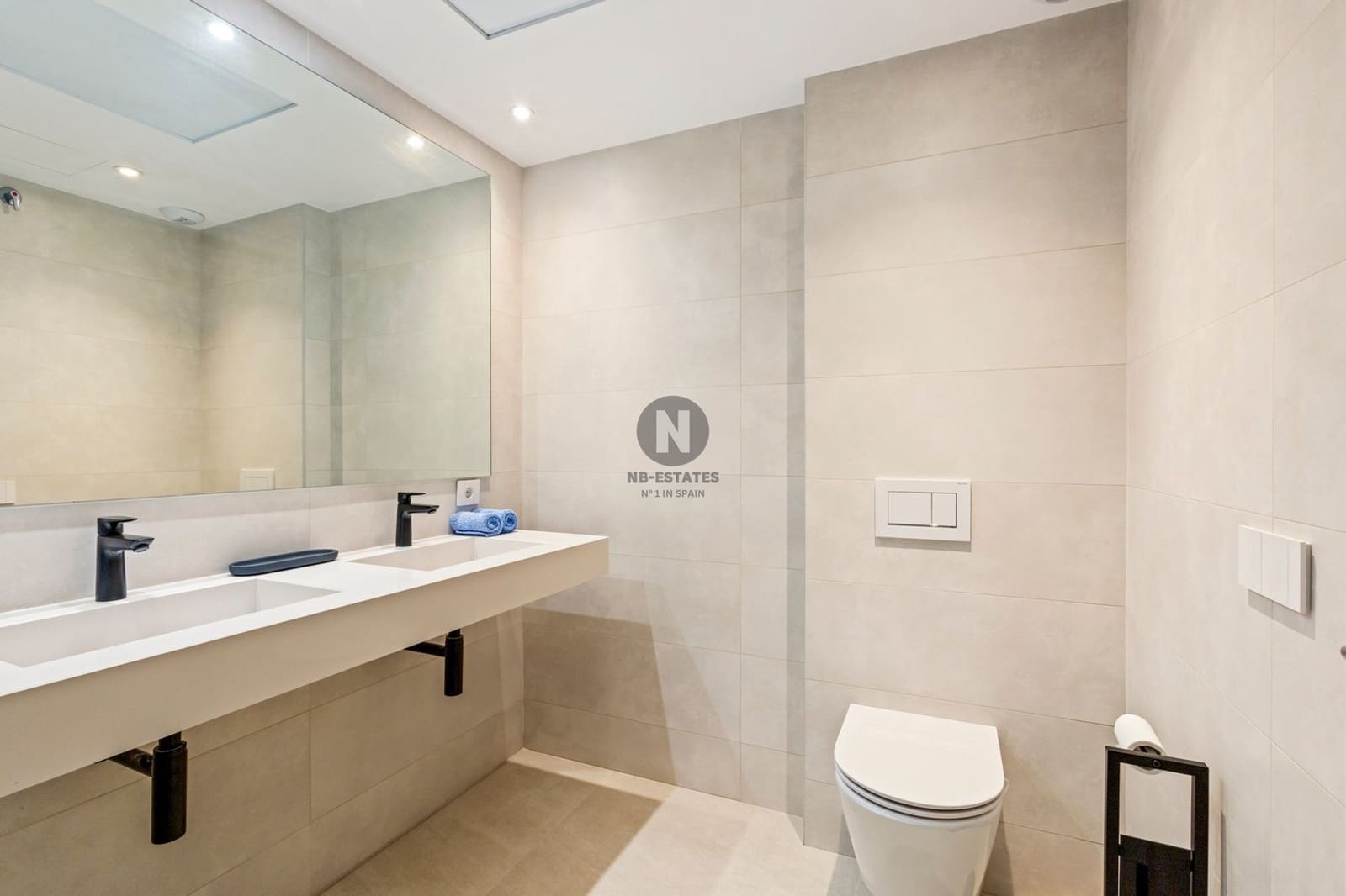 2 bedroom Penthouse for sale in Playa San Juan with pool garage - € 1,950,000 (Ref: 9833051)