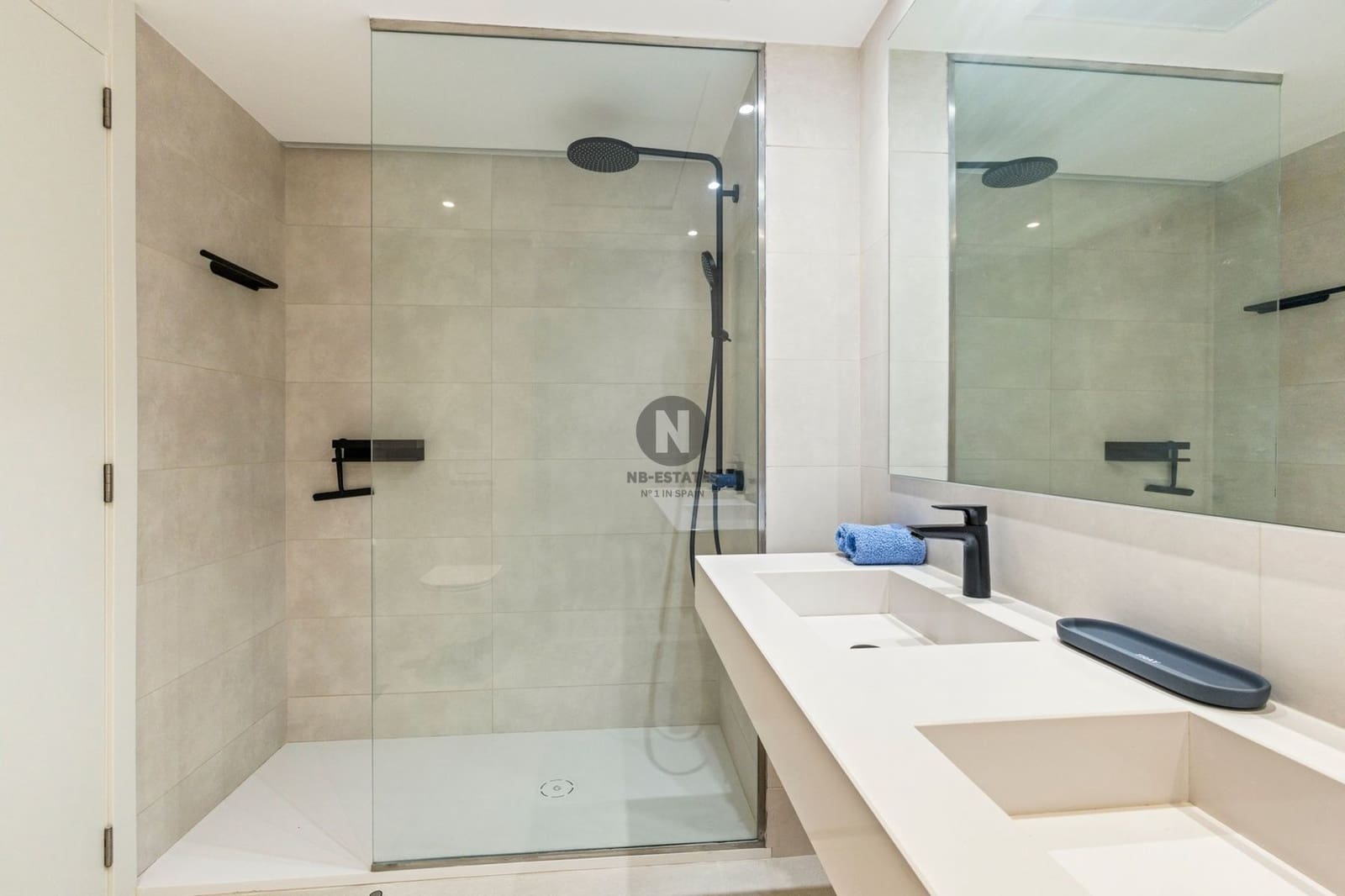 2 bedroom Penthouse for sale in Playa San Juan with pool garage - € 1,950,000 (Ref: 9833051)