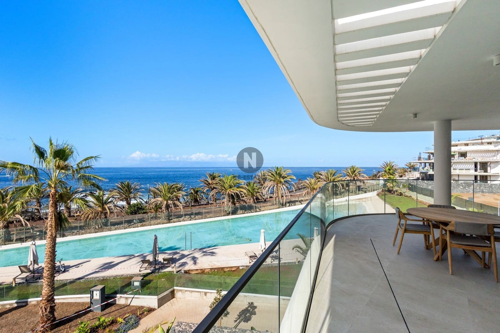 2 bedroom Penthouse for sale in Playa San Juan with pool garage - € 1,950,000 (Ref: 9833051)