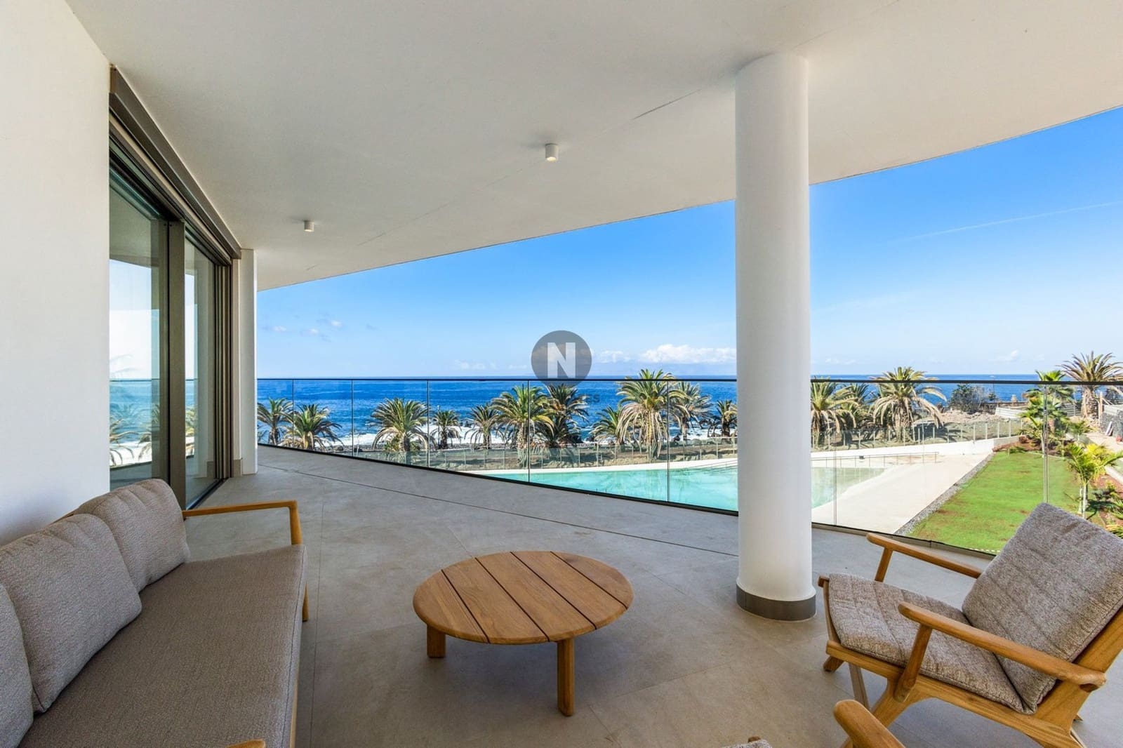 2 bedroom Penthouse for sale in Playa San Juan with pool garage - € 1,950,000 (Ref: 9833051)