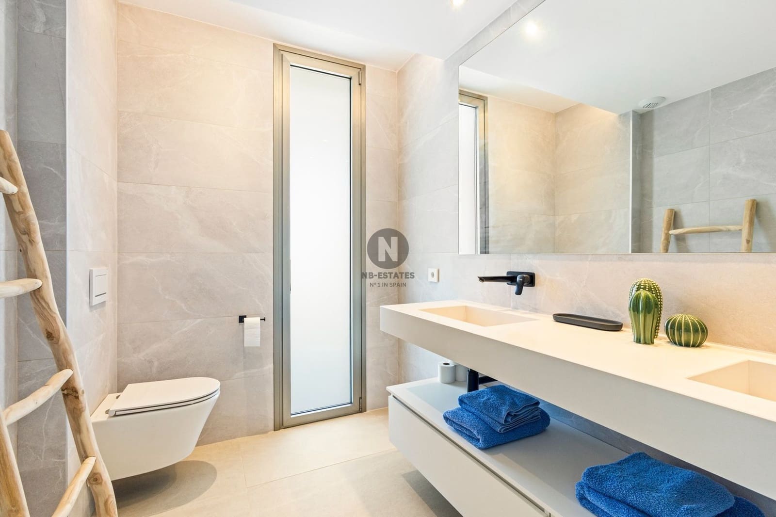2 bedroom Penthouse for sale in Playa San Juan with pool garage - € 1,950,000 (Ref: 9833051)