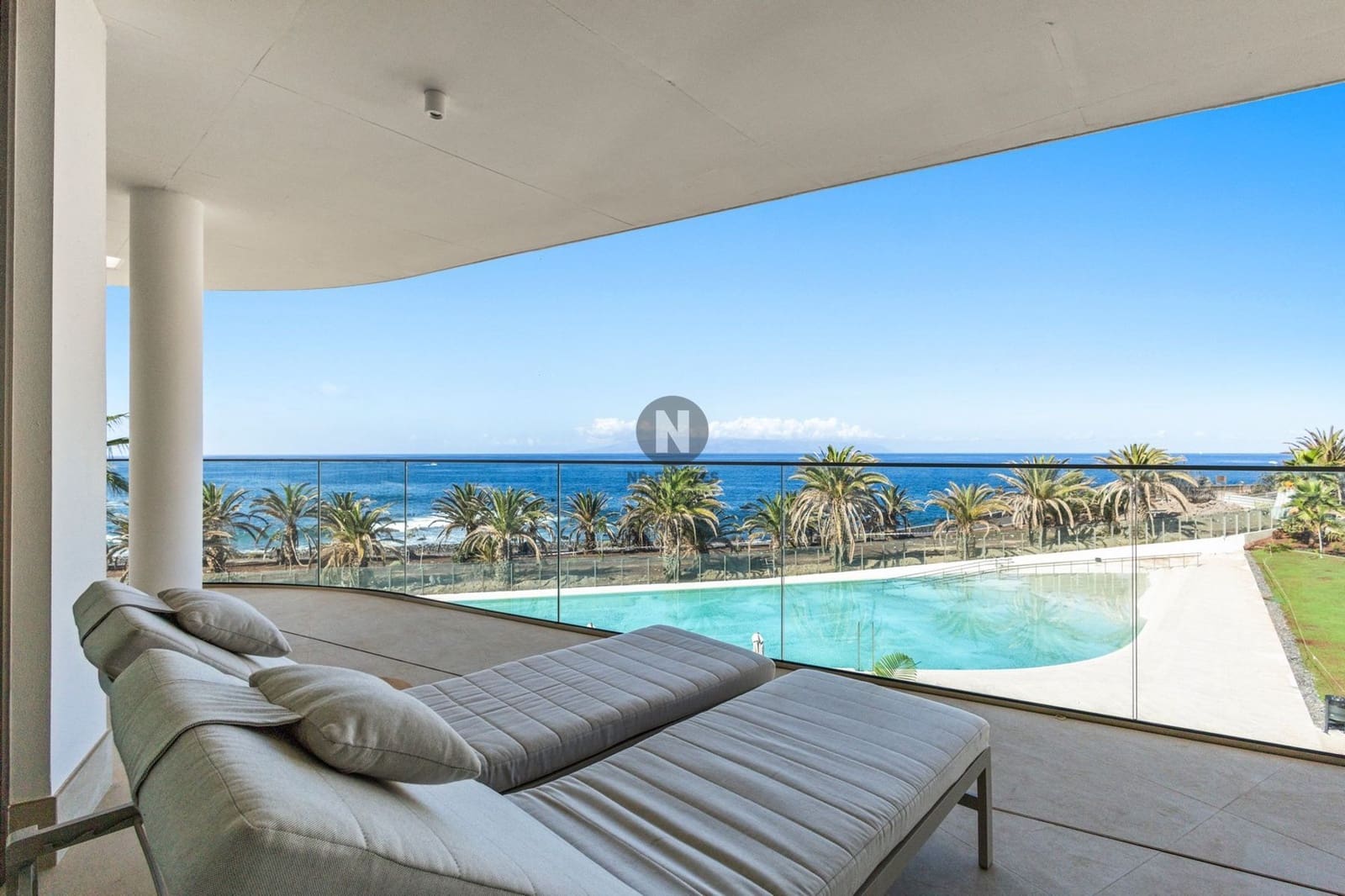 2 bedroom Penthouse for sale in Playa San Juan with pool garage - € 1,950,000 (Ref: 9833051)