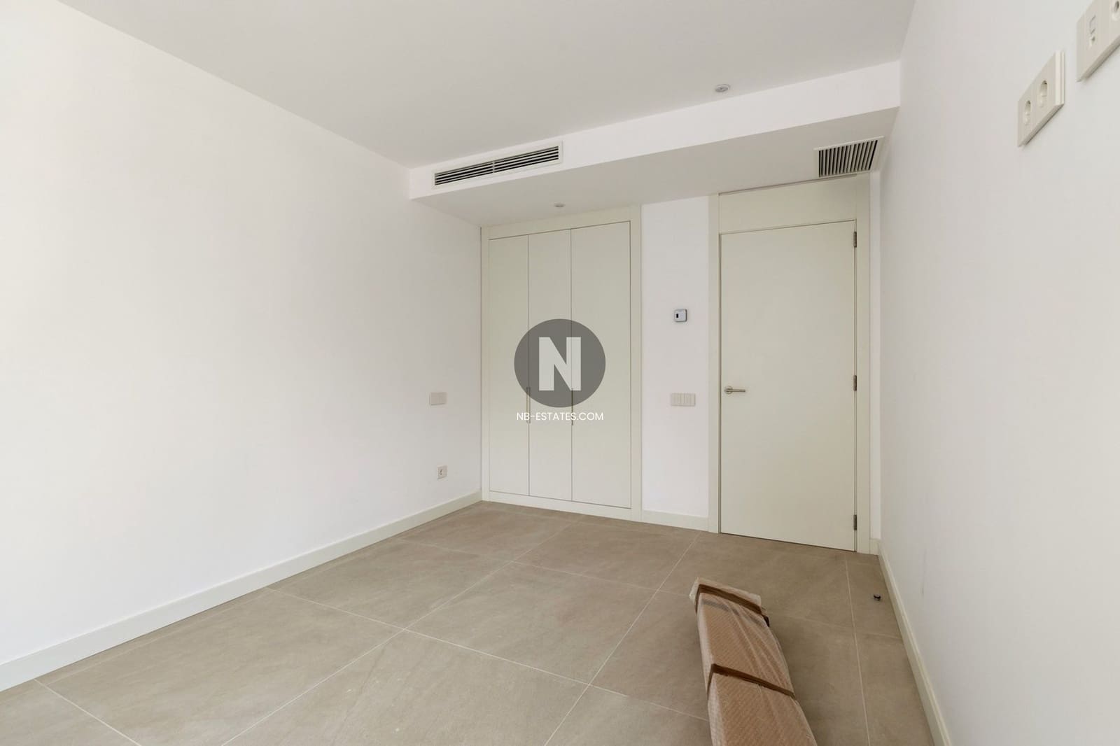2 bedroom Flat for sale in Playa San Juan with pool garage - € 1,200,000 (Ref: 9899845)