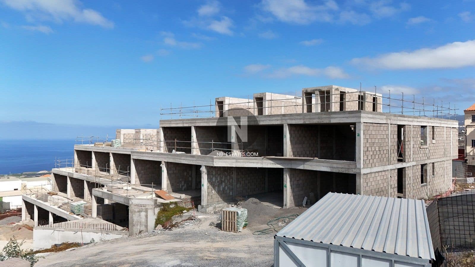 2 bedroom Flat for sale in Adeje with pool garage - € 610,000 (Ref: 9899848)
