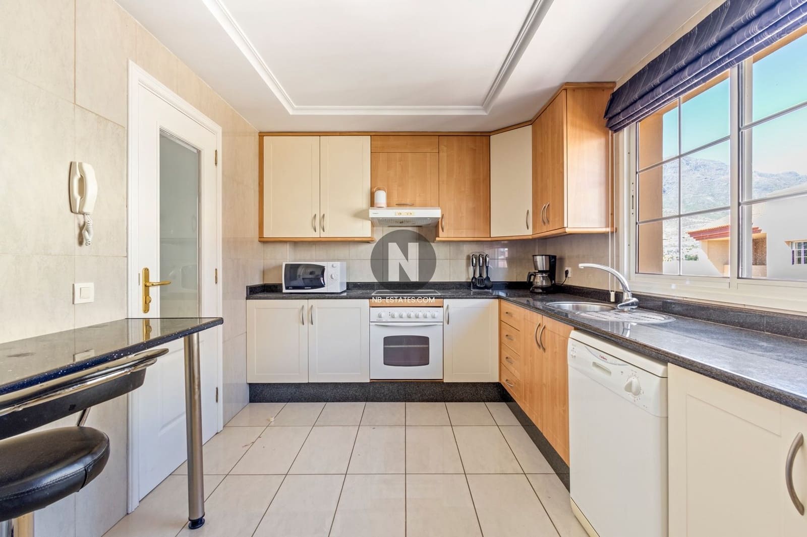 2 bedroom Penthouse for sale in Costa Adeje with pool garage - € 890,000 (Ref: 9918842)