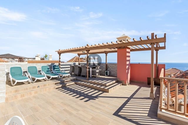 2 soveværelse Penthouse til salg i Playa del Duque, Adeje med swimmingpool garage - € 890.000 (Ref: 9918842)