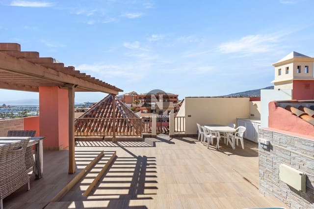 2 soveværelse Penthouse til salg i Playa del Duque, Adeje med swimmingpool garage - € 890.000 (Ref: 9918842)