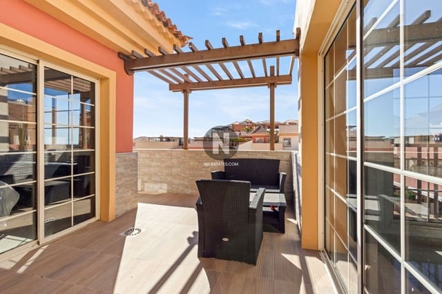 2 soveværelse Penthouse til salg i Playa del Duque, Adeje med swimmingpool garage - € 890.000 (Ref: 9918842)