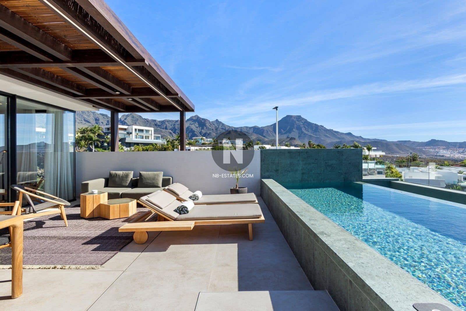 2 sypialnia Dom na sprzedaż w La Caleta Adeje z basenem garażem - 1 300 000 € (Ref: 9924886)