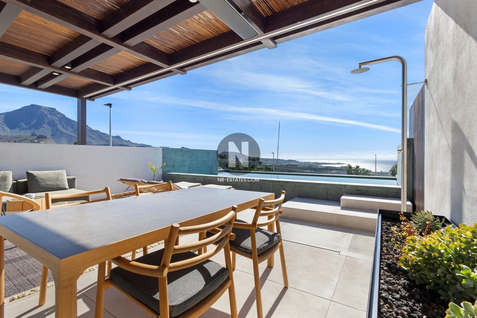 2 sypialnia Dom na sprzedaż w La Caleta Adeje z basenem garażem - 1 300 000 € (Ref: 9924886)
