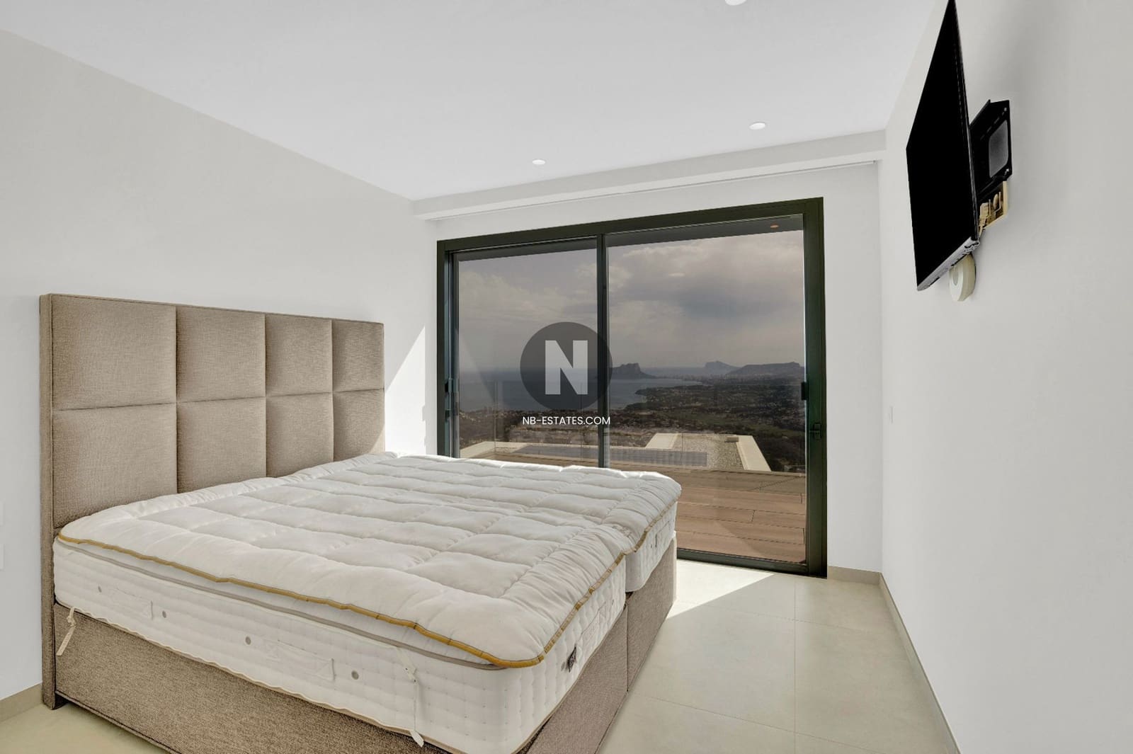 5 bedroom Villa for sale in Cumbre del Sol with pool garage - € 3,250,000 (Ref: 9926338)