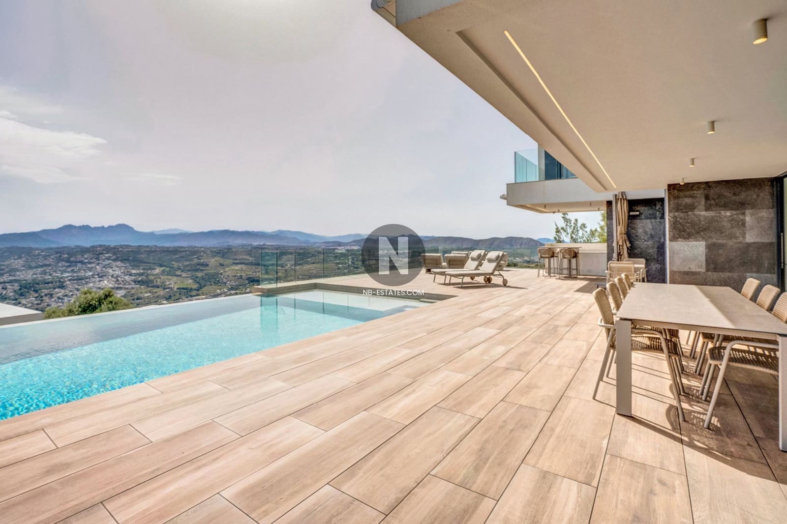 5 bedroom Villa for sale in Cumbre del Sol with pool garage - € 3,250,000 (Ref: 9926338)