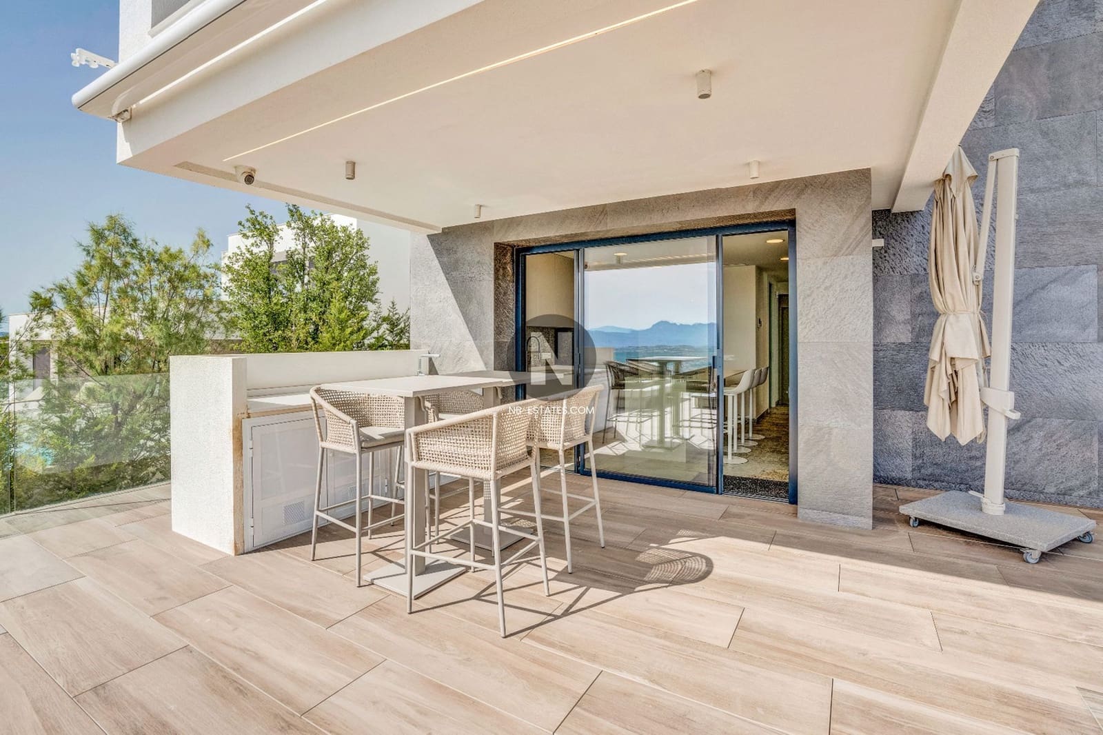 5 bedroom Villa for sale in Cumbre del Sol with pool garage - € 3,250,000 (Ref: 9926338)