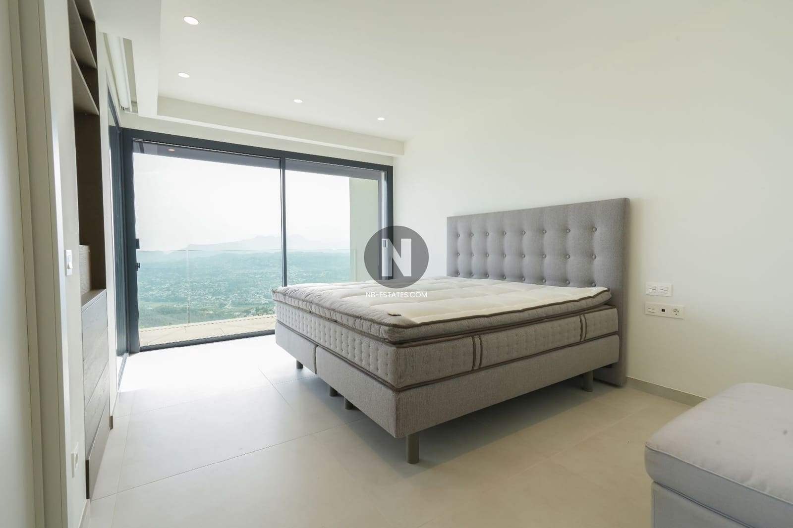 5 bedroom Villa for sale in Cumbre del Sol with pool garage - € 3,250,000 (Ref: 9926338)
