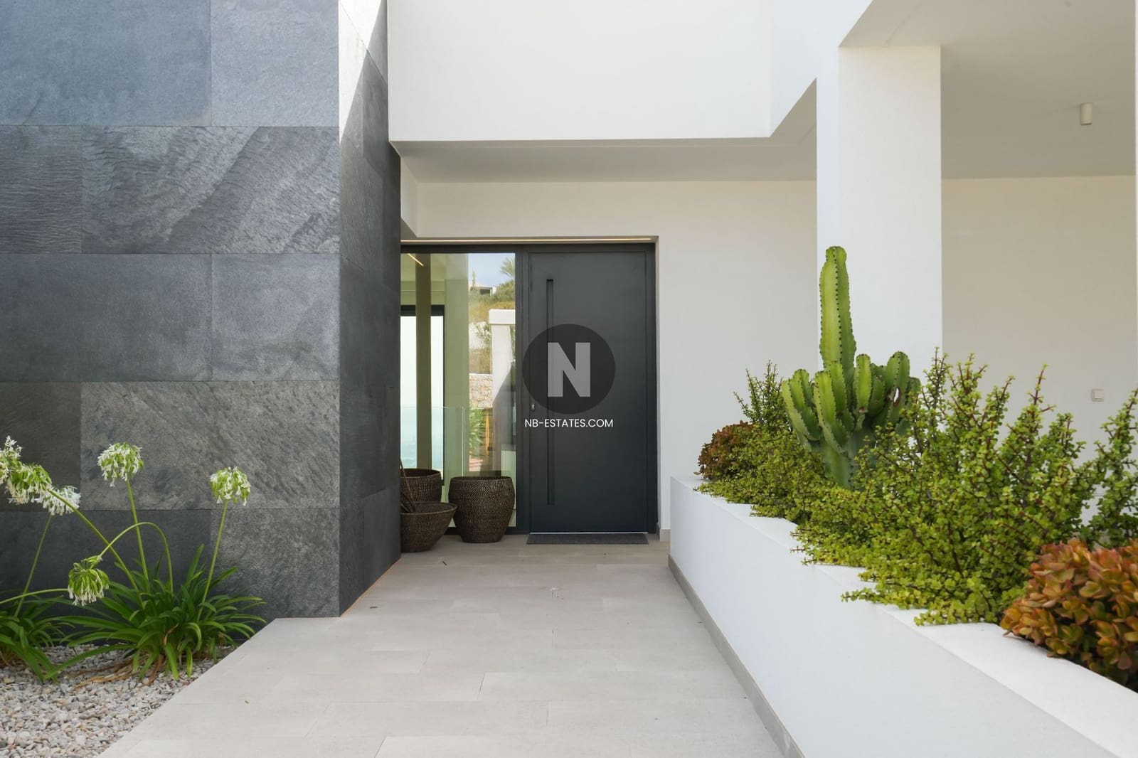 5 bedroom Villa for sale in Cumbre del Sol with pool garage - € 3,250,000 (Ref: 9926338)