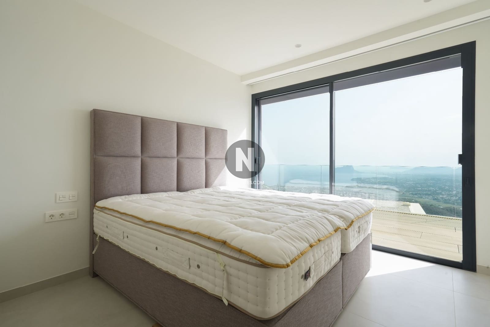 5 bedroom Villa for sale in Cumbre del Sol with pool garage - € 3,250,000 (Ref: 9926338)