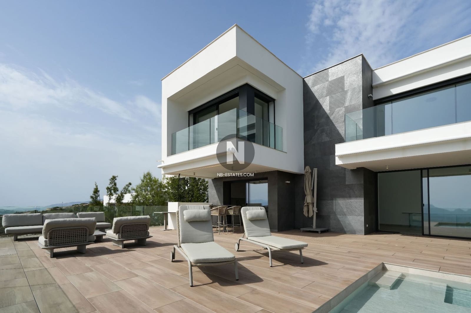 5 bedroom Villa for sale in Cumbre del Sol with pool garage - € 3,250,000 (Ref: 9926338)
